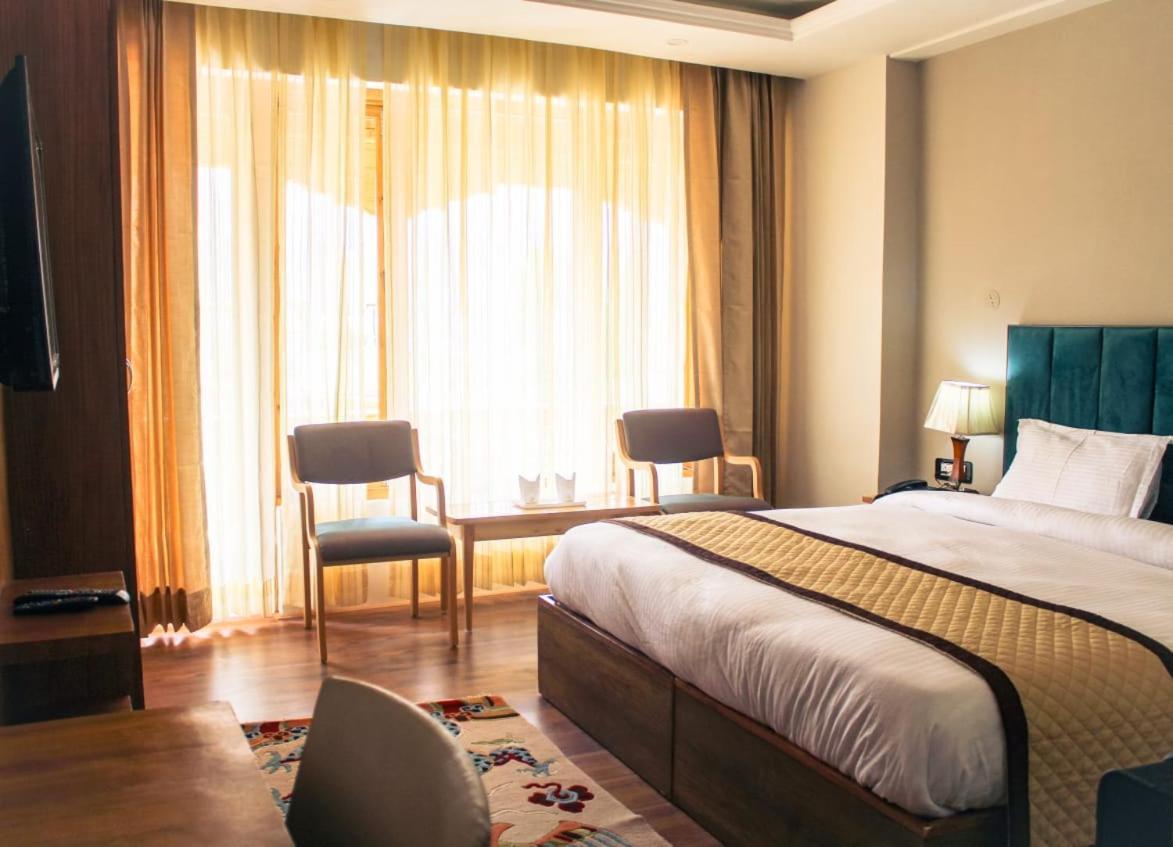 לה Kanishka Hotel Ladakh By Lexstays מראה חיצוני תמונה