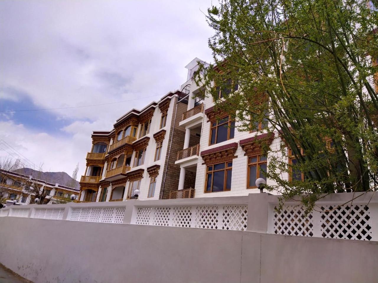לה Kanishka Hotel Ladakh By Lexstays מראה חיצוני תמונה