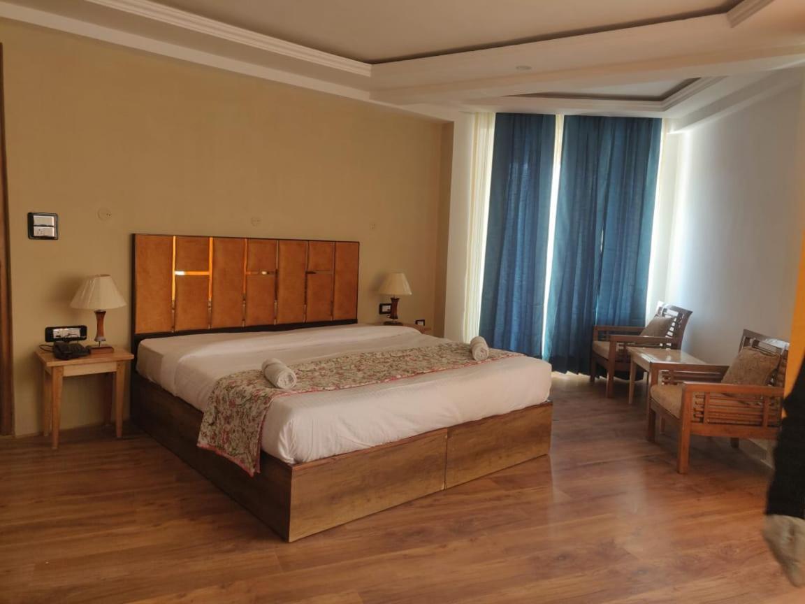 לה Kanishka Hotel Ladakh By Lexstays מראה חיצוני תמונה